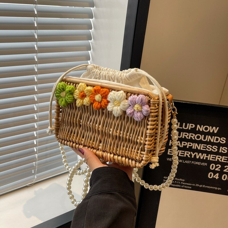 حقيبة يد منسوجة للفتيات من سلسلة اللؤلؤ ، حقيبة مربعة صغيرة ، موضة جديدة من القش ، كروس بودي ، الصيف ،