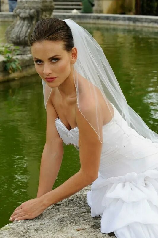 طول الإصبع أبيض عاجي الشمبانيا الحجاب الزفاف طبقة واحدة قطع حافة مطرز الحجاب الزفاف مع مشط تول