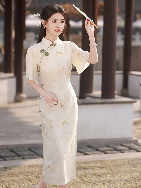 فستان طويل من الساتان مع طباعة زهور ، حجم كبير ، طراز صيني تقليدي ، مثير ، نحيل ، منقسم ، خمر ، كلاسيكي ، زي شرقي