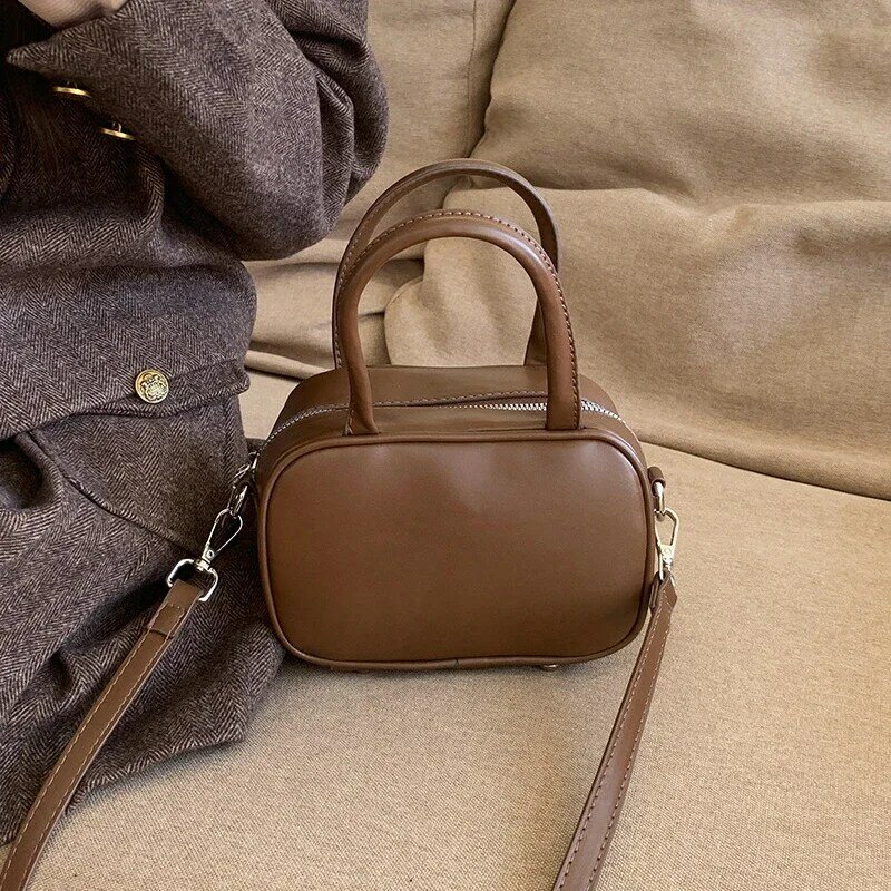 حقيبة يد صغيرة مربعة من الجلد للنساء ، حقيبة تحت الإبط بسيطة ، موضة كورية ، متعددة الاستخدامات ، لون الماكرون ، كاجوال ، كاواي