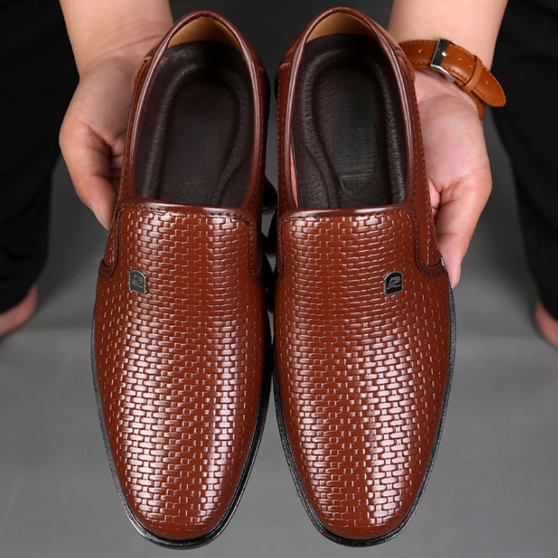 جديد الرجال الأعمال المتسكعون جلد الرجال أحذية الصيف جوفاء تنفس أوكسفورد رجل أحذية غير رسمية الانزلاق على فستان رسمي أحذية للرجل