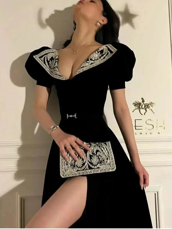 فستان نسائي بكرات مسححة بفتحة عالية ، رقبة حرف V ، أكمام قصيرة ، أسود ، فستان سهرة رسمي ، المملكة العربية السعودية ،