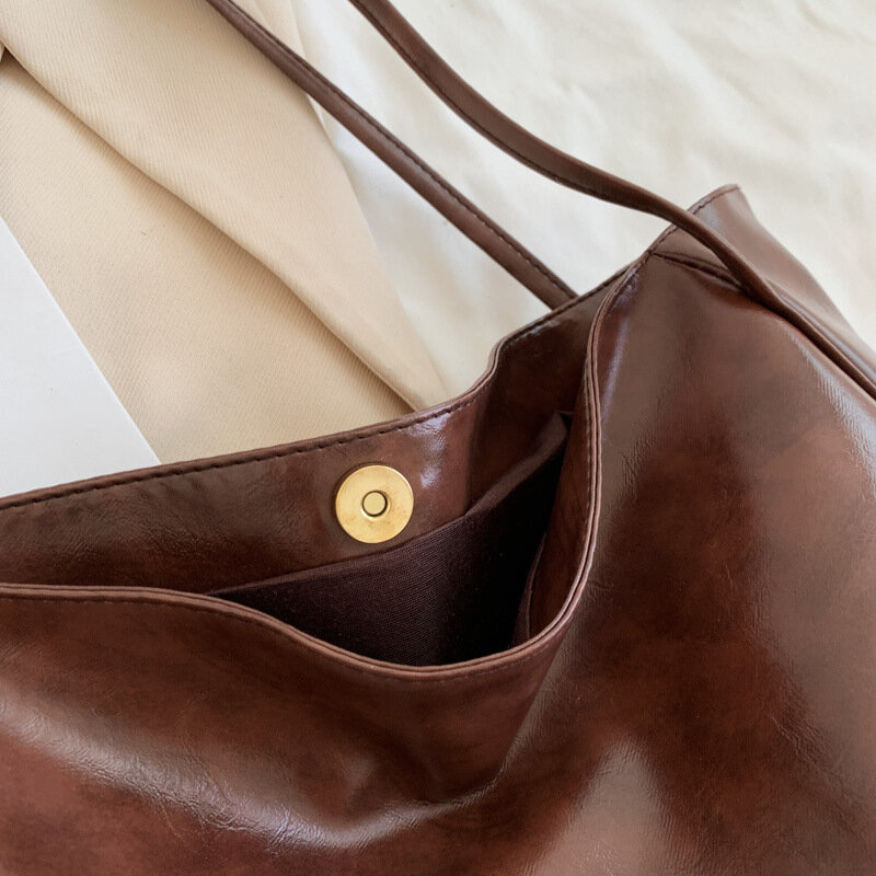 المرأة حمل حقيبة موضة تحت الإبط الحقيبة سعة كبيرة لينة بولي Leather حقيبة جلدية الكتف الرجعية حقيبة كروسبودي حقيبة دلو المحمولة عادية