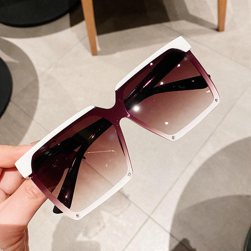 نظارات شمسية جديدة لعام 2021 للنساء ذات حافة مربعة كبيرة ذات تصميم إبداعي