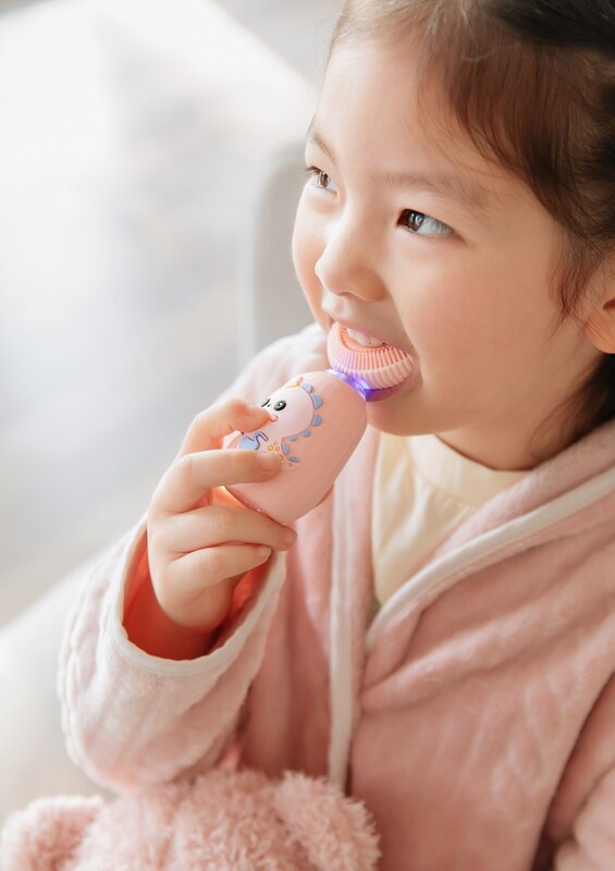 قشارة الأطفال على شكل حرف U 360 درجة محيطة مقاوم للماء USB فرشاة الأسنان الكهربائية اللاسلكية مناسبة للأطفال من سن 2-7