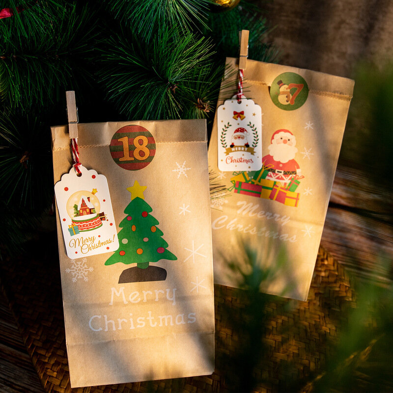 JOYBOS عيد الميلاد مجيء 24 قطعة شنطة هدايا كيس الحلوى كرافت ورقة حزمة حقيبة عيد ميلاد سعيد ملصقا مع كليب الشوكولاته شنطة هدايا