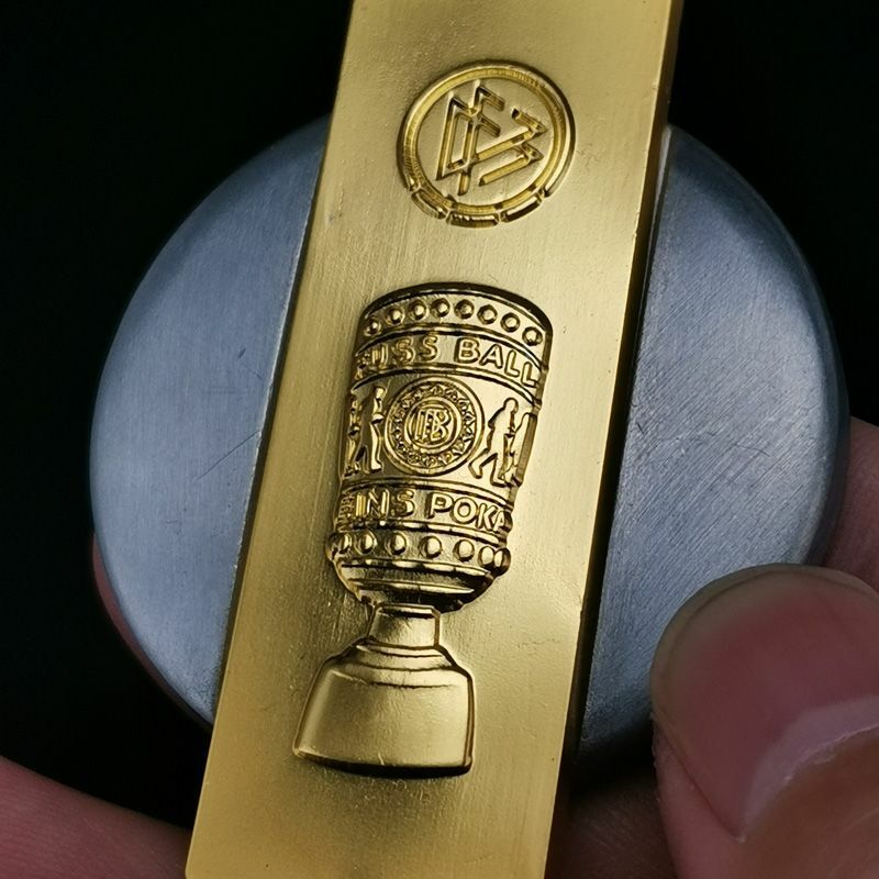 ميدالية الأبطال DFB-Pokal ميدالية أبطال الدوري الألماني ميدالية ذهبية معدنية مجموعات المشجعين طبق الاصل