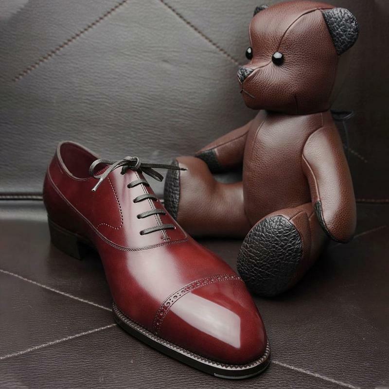 2021 جديد حذاء رجالي اليدوية الأحمر بو ساحة رئيس منخفضة الكعب جوفاء الدانتيل متابعة موضة الأعمال فستان كاجوال الراقية أكسفورد أحذية KS386