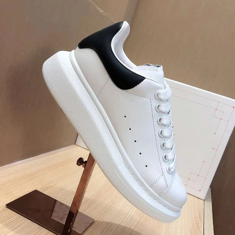 أحذية ماكوين تصميم فاخر للسيدات أحذية رياضية بيضاء بتصميم الكسندر أحذية فلكنيز للسيدات أحذية Zapatillas Deporte جديدة
