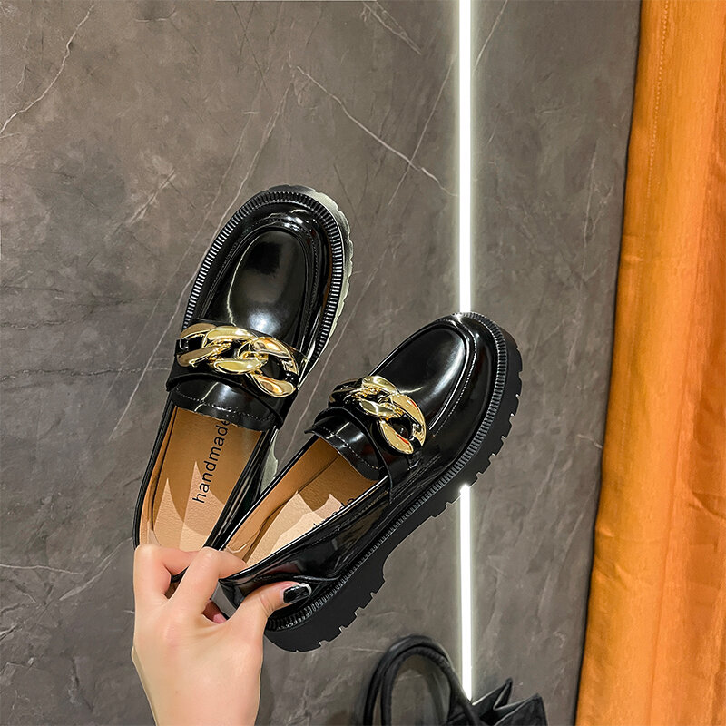 AIYUQI النساء أحذية ربيع 2021 جديد Relly أحذية جلدية بدون كعب المرأة ريترو لدغة سميكة سوليد عدم الانزلاق جولة تو أحذية النساء
