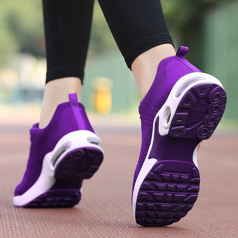 أحذية جديدة موضة 2021 أحذية رياضية نسائية مزودة بشبكة هوائية مقاس كبير 42 أحذية رياضية نسائية مسطحة