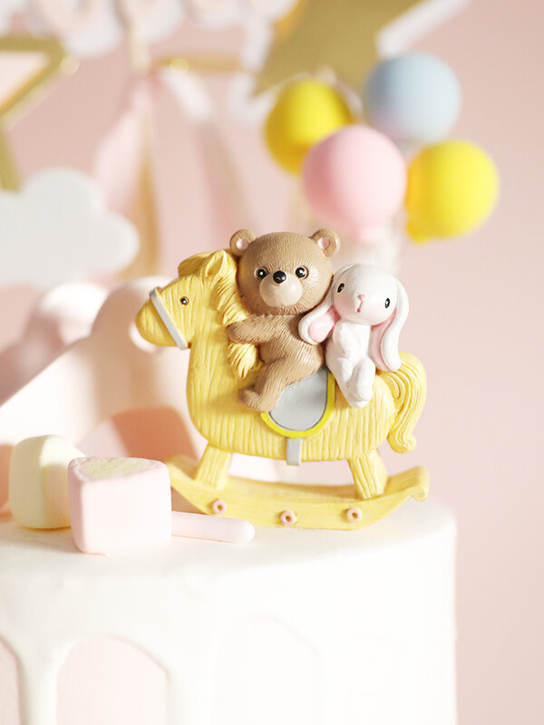 الأصفر طروادة الحصان الدب الصغير الأرنب دمية عيد ميلاد سعيد كعكة توبر الطفولة الشريحة الطفل حفلة عيد ميلاد كعكة الديكور