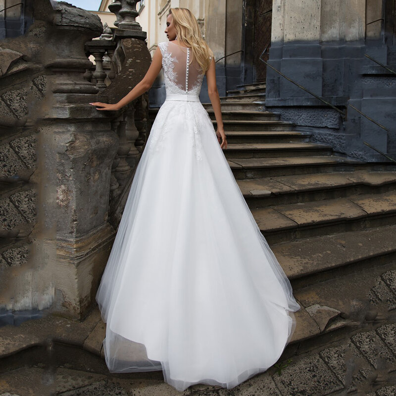 فستان زفاف تول ، أكمام كاب ، رقبة دائرية ، مزين بالدانتيل ، خط ، طول الأرض ، رخيص