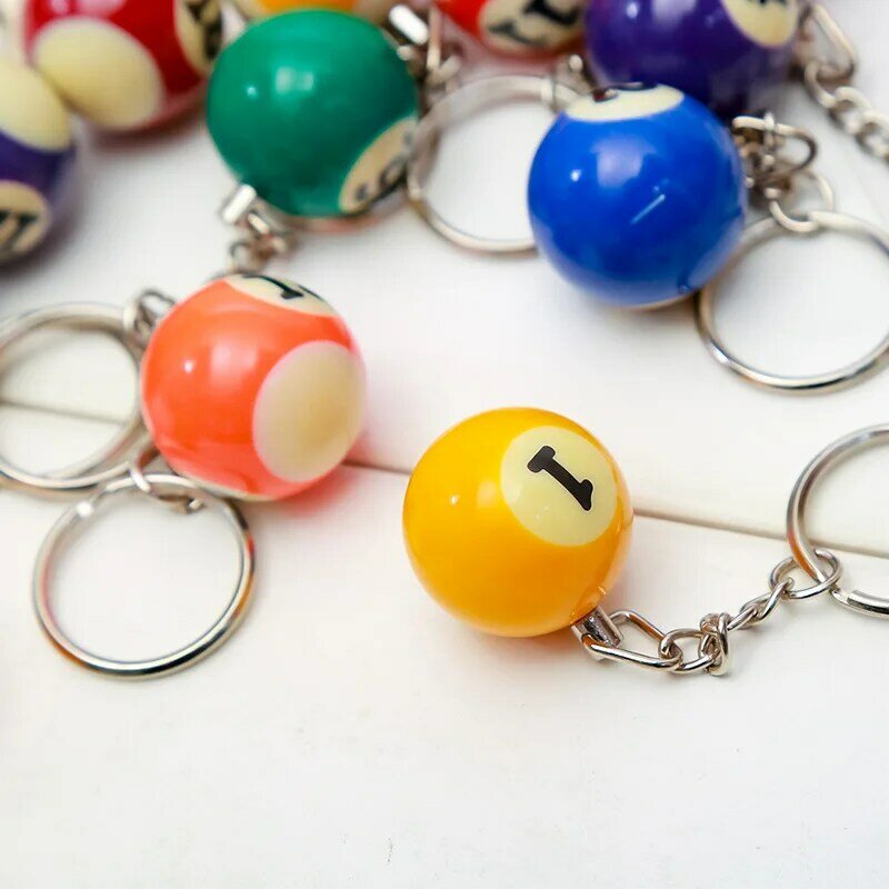2 قطعة بلياردو صغيرة على شكل كيرينغ متنوعة الملونة البلياردو تجمع الكرة الصغيرة المفاتيح الإبداعية معلقة الزينة