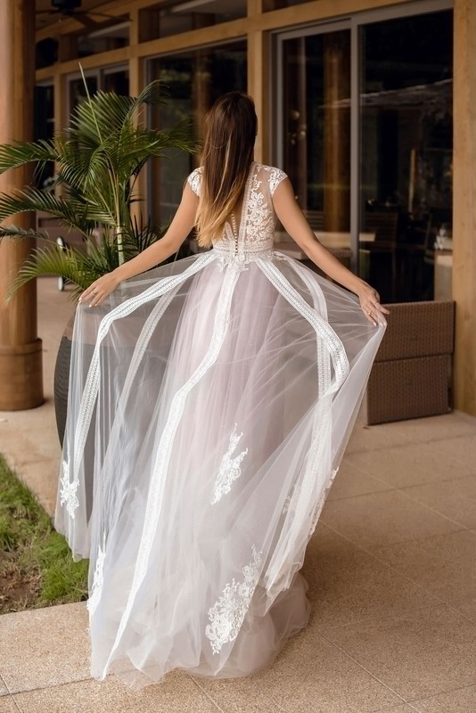 فساتين زفاف جديدة من Thinyfull برقبة على شكل حرف V وأكمام طويلة فساتين العروس من قماش التل بأزرار من الدانتيل زينة Vestido De Novia 2020