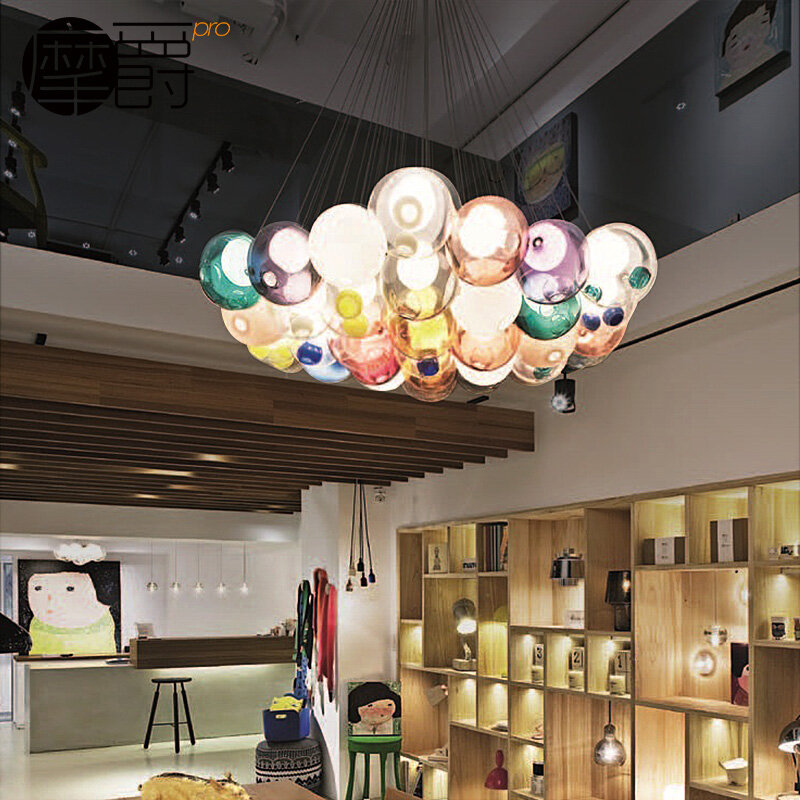 الحديث LED اللون كرة زجاجية الثريا الإبداعية G4 96-265 فولت مطعم غرفة المعيشة ثريا تركب بالسقف إضاءة داخلية