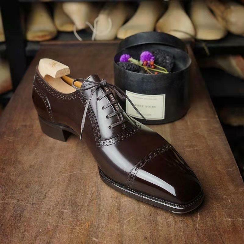 جديد حذاء رجالي اليدوية براون بو ساحة رئيس منخفضة الكعب جوفاء الدانتيل متابعة موضة الأعمال فستان كاجوال الراقية أكسفورد أحذية KS382