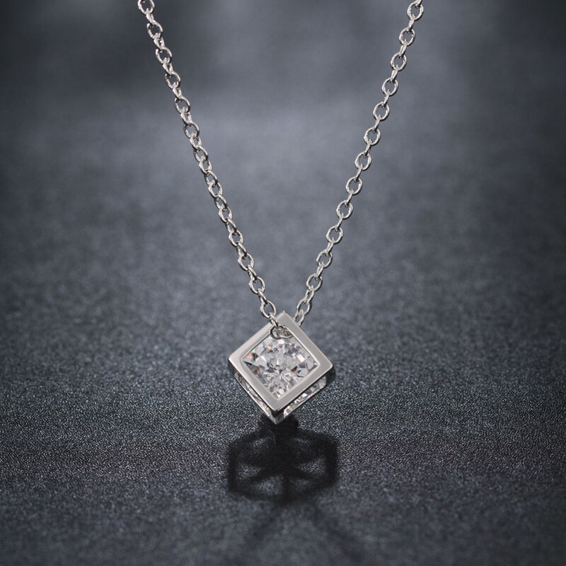 قلادة نسائية أنيقة بتصميم مربع الشكل من الفضة الإسترليني عيار 925 قلادة جديدة طويلة مكعبة الزركونيوم مجوهرات للسيدات