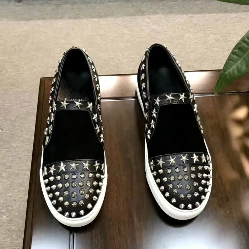 العلامة التجارية حذاء رجالي 2021 موضة جديدة تنفس مريحة حذاء رجالي المسامير الفاخرة الرجال الشقق الرجال حذاء كاجوال