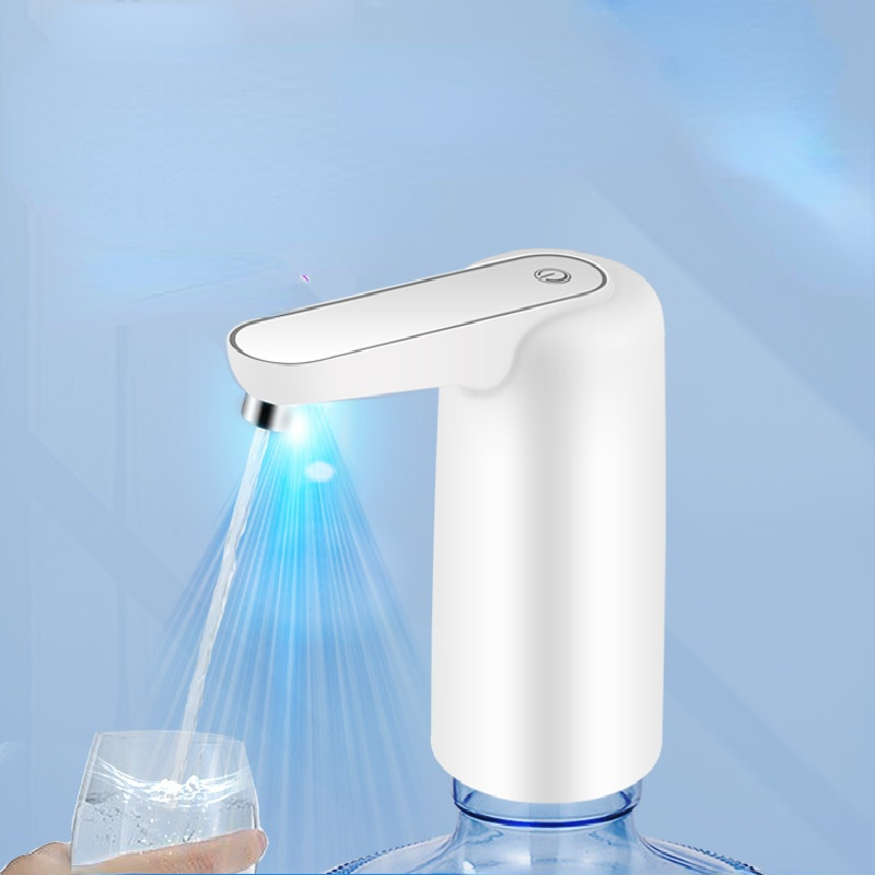 مضخة مياه كهربائية اوتوماتيكية محمولة مزودة بمنفذ USB موزع بأزرار شحن وزجاجة مياه الشرب جهاز ضخ المياه 2022