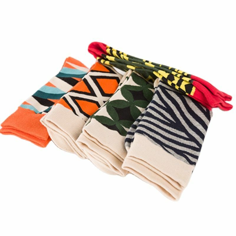 جوارب جديدة للسيدات سعيدة موضة شتاء 2021 مطبوعة بشكل فني للرجال Harajuku ملابس شارع ملونة قابلة للتنفس جوارب تزلج قطنية للسيدات