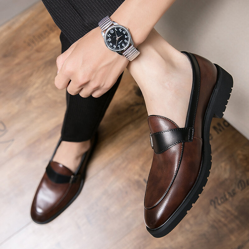 2021 جديد أحذية رجالي الموضة الراقية بلون بولي Classic الكلاسيكية حزام مشبك معدني كعب منخفض عدم الانزلاق الأعمال عادية المتسكعون XM288