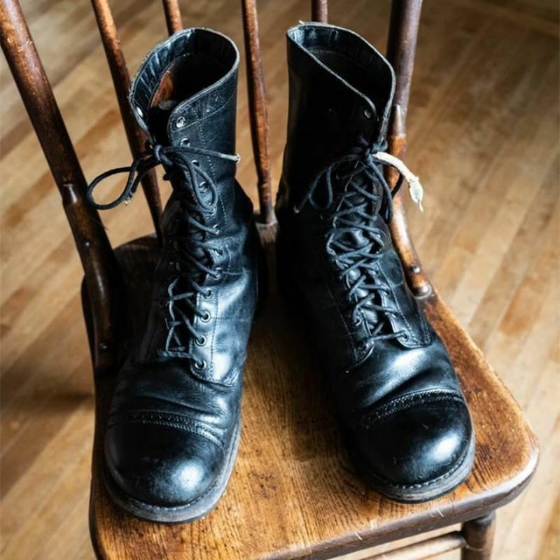 جلد بو للرجال أنيقة منحوتة يدويا الدانتيل يصل الأحذية الكلاسيكية أحذية الرجال أحذية غير رسمية موضة الشتاء أحذية قتالية KR077