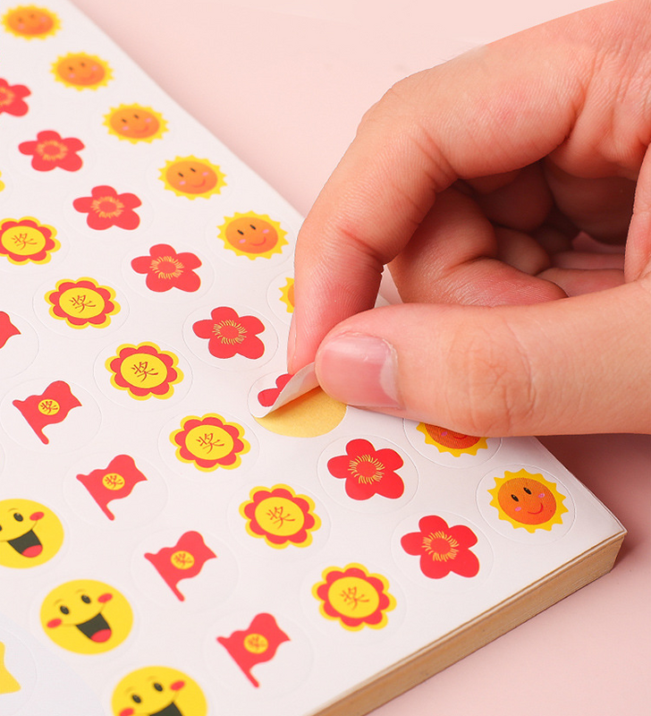 50 لطيف زهور حمراء صغيرة رياض الأطفال مكافأة ملصقات الوقت ملاحظة علامة اليد حساب المواد أعواد تزيين