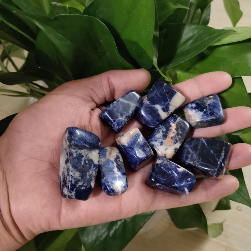 الحجر الطبيعي الأزرق Sodalite الأزرق الوريد حجر اللازورد الأباتيت حجر بلورات استشفاء الأحجار الكريمة جوهرة الريكي الخرز لديكور المنزل