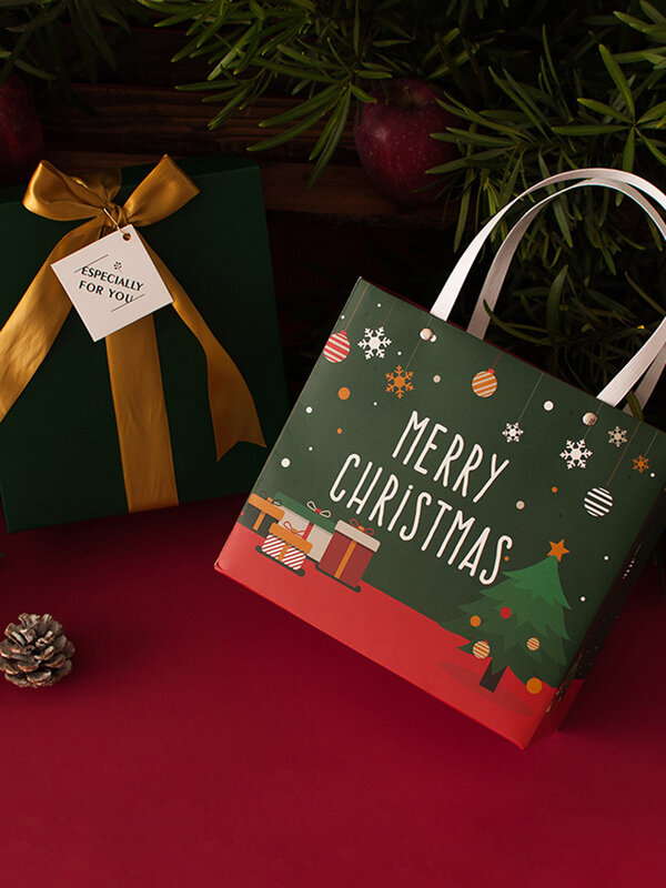 هدية الكريسماس حقيبة ورق لفّ الحلوى حقيبة عيد الميلاد عشية هدية علبة التعبئة والتغليف الإبداعية الكرتون شجرة عيد الميلاد برشام حمل حقيبة