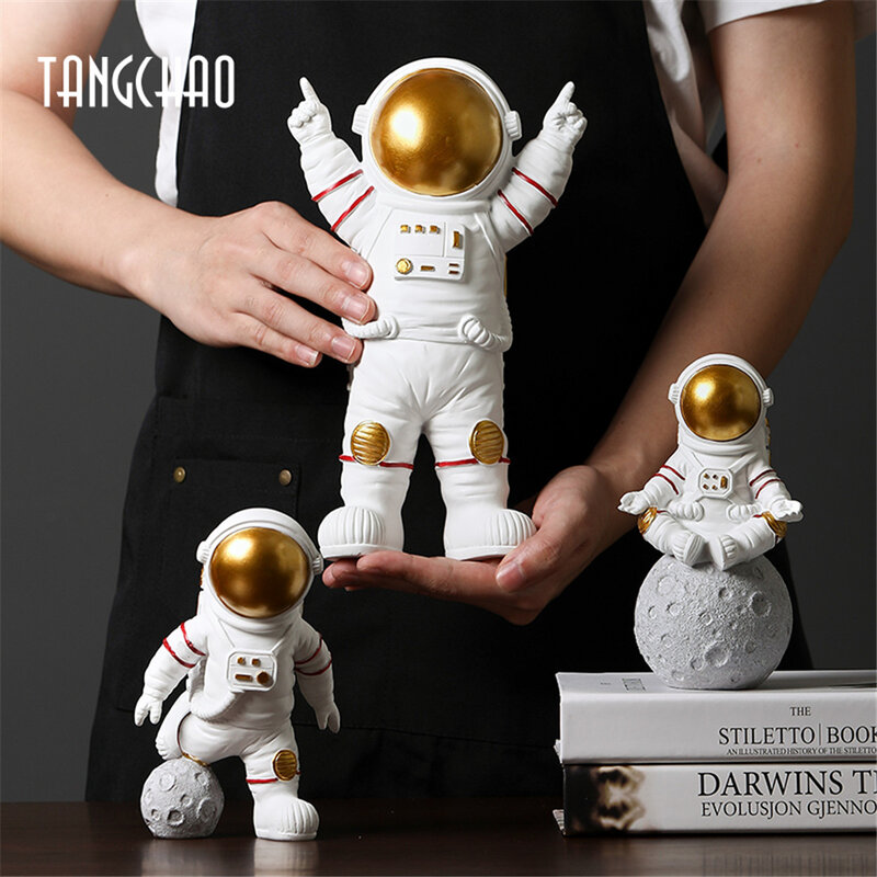 تانغتشاو ديكور المنزل الراتنج رائد الفضاء التماثيل النحت رائد الفضاء الزخرفية مع القمر نموذج حلية ديكور المنزل تمثال