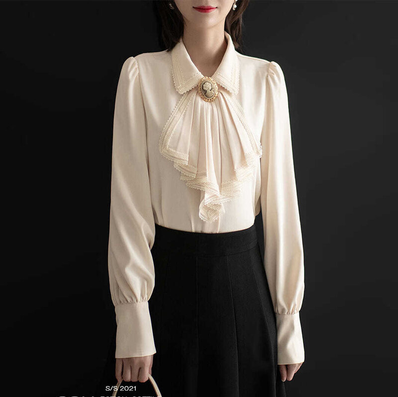 الأبيض الساتان قميص الإناث تصميم الشعور هونغ كونغ نمط عادية بأكمام طويلة الستارة المهنية مزاجه قميص الربيع 2021 جديد