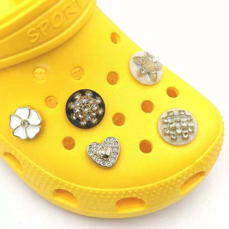 1 قطعة الموضة ل Crocs Charms المجوهرات الجينز مصمم النساء الصنادل النعال الزينة إكسسوارات أحذية ل Crocs Jibz
