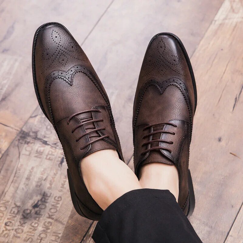 2020 أحذية رسمية الرجال فستان أحذية من الجلد موضة الرجال أحذية مسطحة حقيقية الرجعية أشار تو أكسفورد الذكور الأحذية