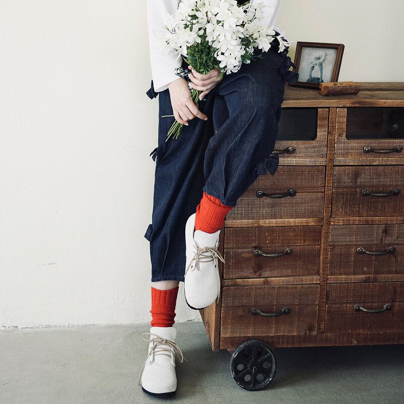 بنطلون جينز imakokoni الأصلي مُزين بفيونكة مستقيمة وفضفاضة بتصميم جديد للخريف 213422 للنساء