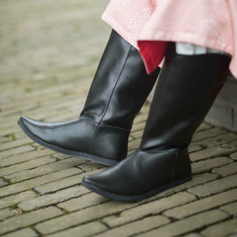 Hanfu أحذية الرجال والنساء خمر أسود جلد طويل الأحذية تأثيري الاكسسوارات الأحذية Hanfu الأحذية الأحذية حجم كبير للرجال النساء