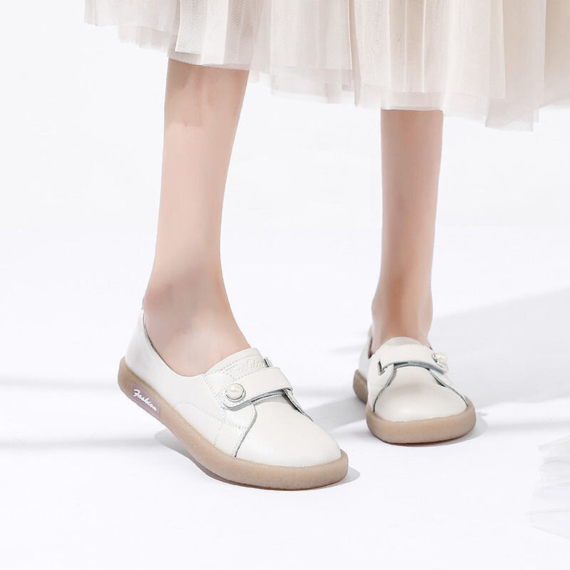 حذاء موكاسين من جلد البولي يوريثان مسامي للنساء ، حذاء رياضي أبيض غير قابل للانزلاق ، معجون لؤلؤي ، مصمم ، عصري