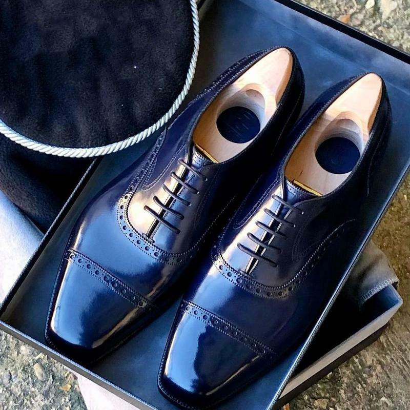 جديد حذاء رجالي اليدوية الأزرق بو ساحة رئيس منخفضة الكعب جوفاء الدانتيل متابعة موضة الأعمال فستان كاجوال الراقية أكسفورد أحذية KS388