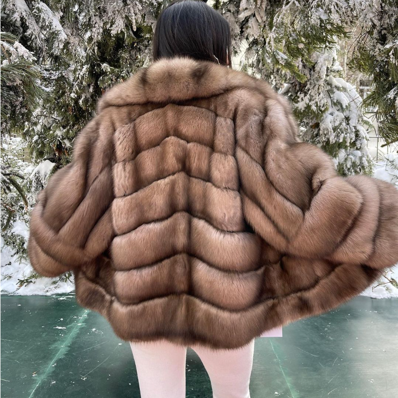 جودة عالية ريال فوكس معطف الفرو الطبيعي سترة الشتاء ضئيلة أنيقة سميكة الدافئة النساء معطف أعلى جودة الإناث الملابس