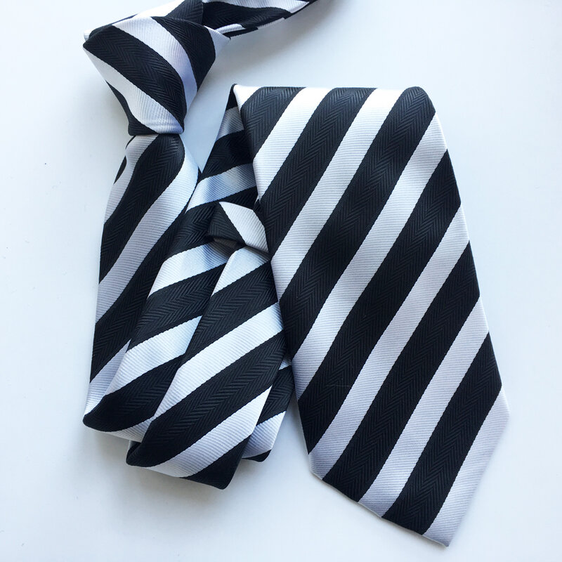 ربطة عنق كلاسيكية للرجال ، ربطة عنق سوداء مع خطوط بيضاء ، قطري ، للاجتماعات