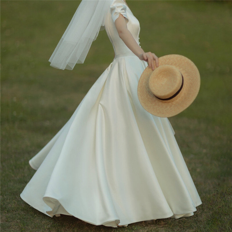 الساتان الفرنسية فستان زفاف خفيف بسيط الزفاف هيبورن الأبيض الخامس الرقبة رقيقة خارج فستان