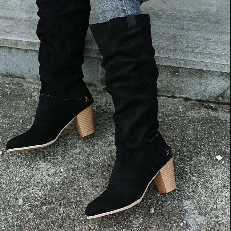 أحذية حريمي موضة خريف وشتاء 2021 ، تصميم مطوي ، حذاء بوت نسائي فضفاض مريح بكعب عالٍ عند الركبة
