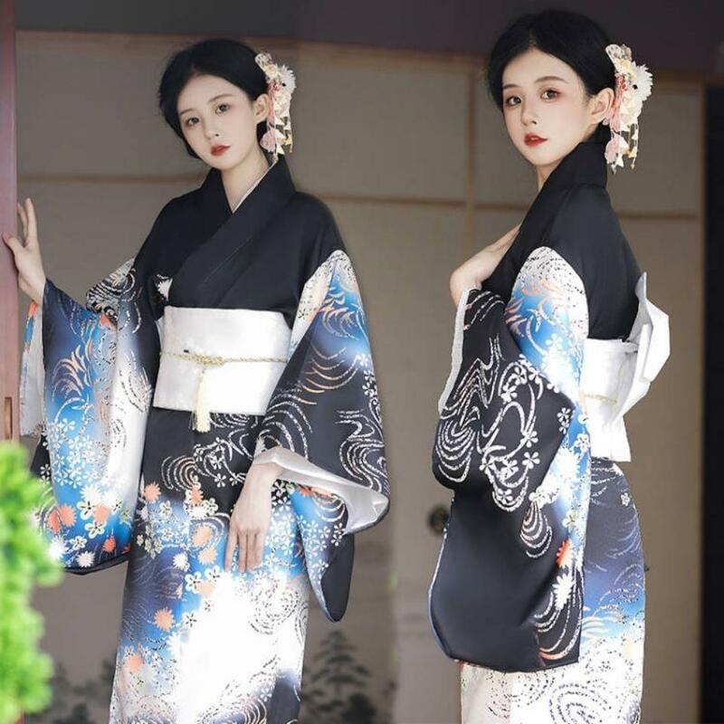اليابانية التقليدية زي أنيق أسود المرأة فستان تحسين صور التصوير يوكاتا تأثيري موجة طباعة كيمونو الملابس