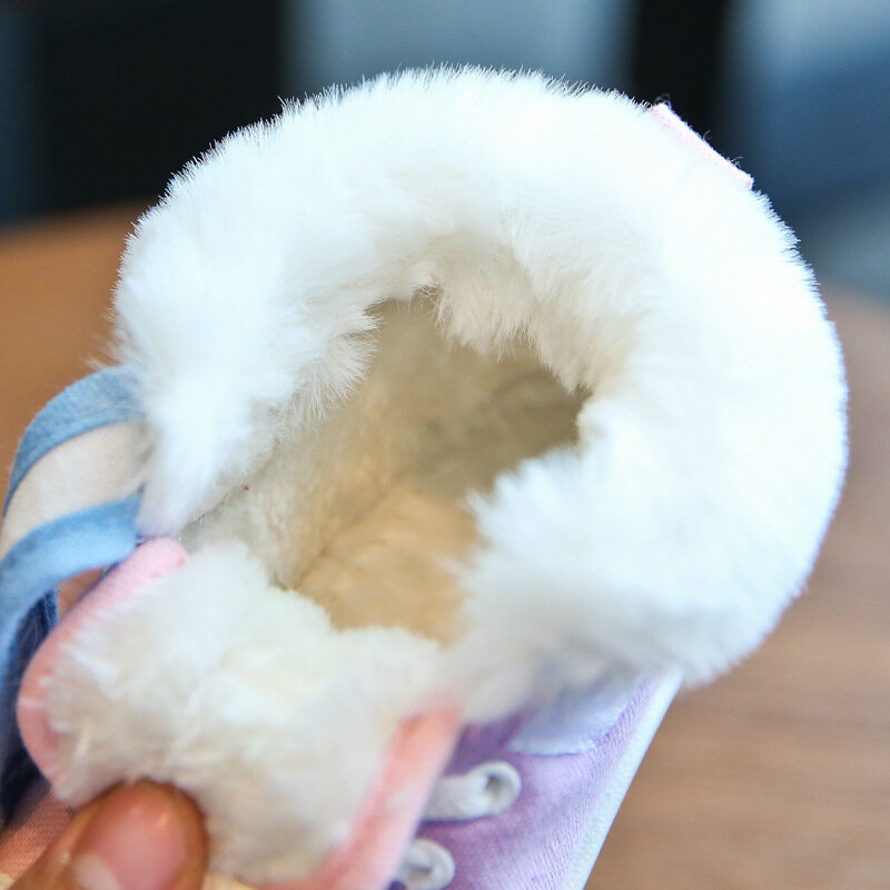 أحذية جديدة للأطفال للشتاء أحذية للأطفال للمشاة الأولى أحذية للأولاد غير قابلة للانزلاق أحذية للأطفال حديثي الولادة أحذية للبنات أحذية تدفئة للرضع مصنوعة من القطيفة أحذية رياضية ناعمة