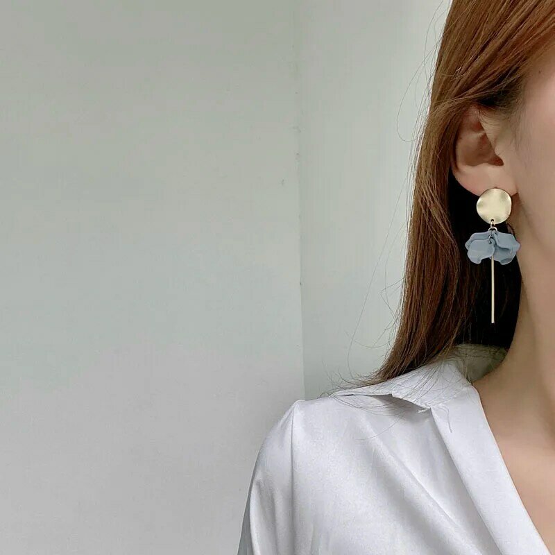 Korea lady Clip Earrings High-quality Morandi Gray Retro Matte Ins Petal Long Earrings Without Ear Holes Ear Clip Earrings Women