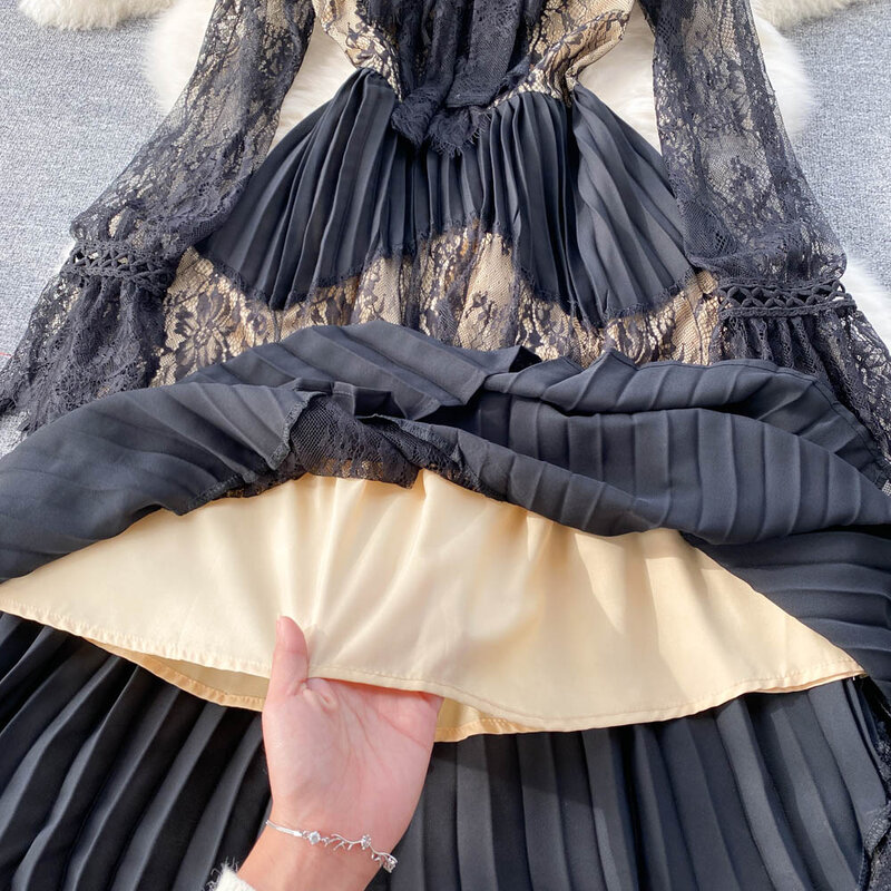 الخريف النسخة الكورية من فانوس كم الخصر شبكة الدانتيل جوفاء خياطة فستان جنية تصميم مطوي فستان