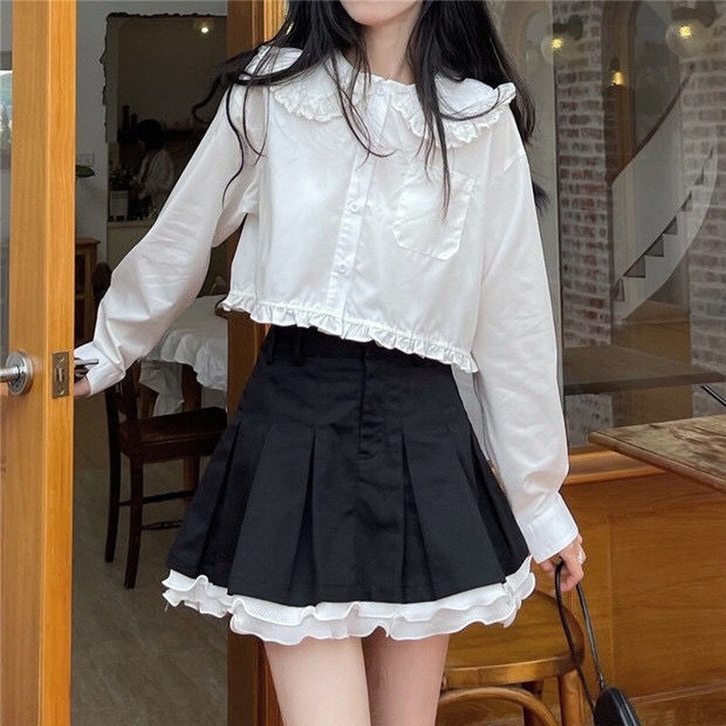 QWEEK اليابانية Kawaii الدانتيل قميص المرأة الأبيض كشكش الفتيات المحاصيل الأعلى الكورية نمط 2022 مصمم الأزياء أزرار للملابس Kpop