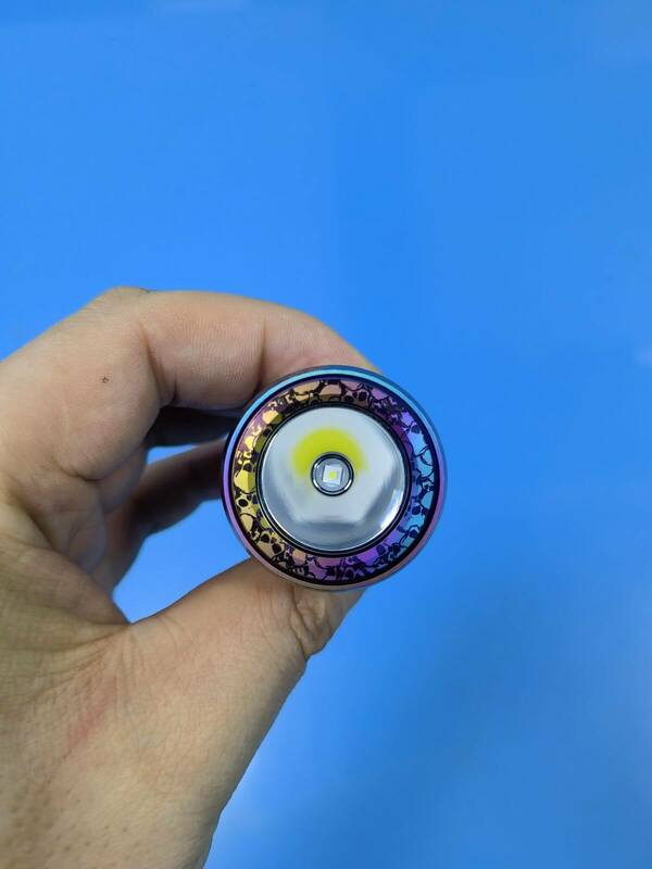 مانكر مصباح يدوي صغير التيتانيوم ، EDC التكتيكية المهاجم