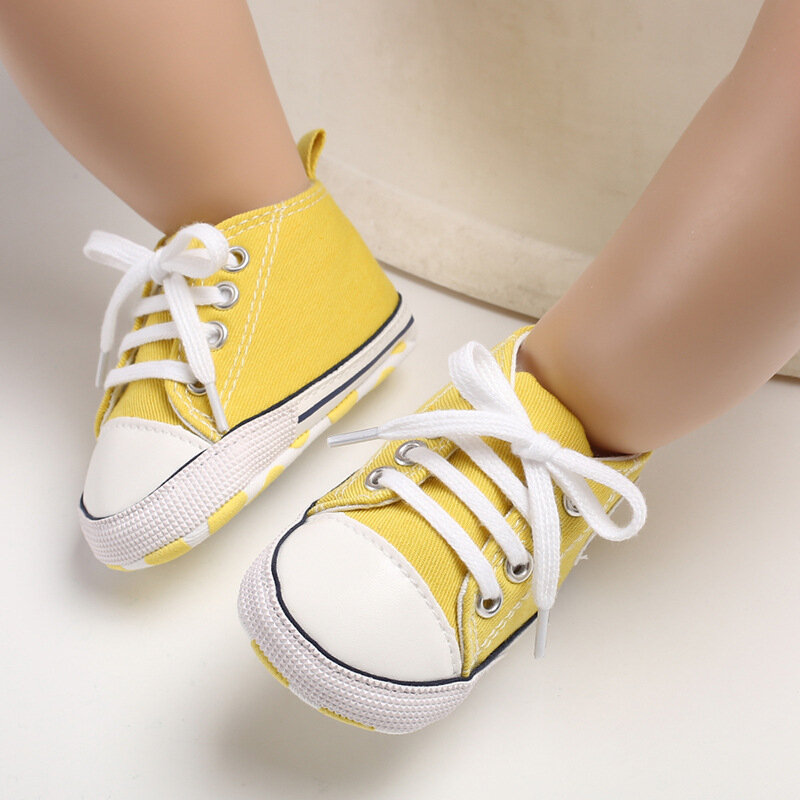 أحذية رياضية كلاسيكية للأطفال حديثي الولادة رياضية للأولاد والبنات أحذية المشي الأولى للأطفال الرضع أحذية مضادة للانزلاق بنجوم مطبوعة