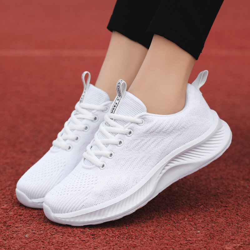 احذية الجري الجديدة للنساء خفيفة الوزن Sprots حذاء رياضة نسائي للركض في الهواء الطلق احذية رياضية غير رسمية المشي الشقق السيدات حجم كبير